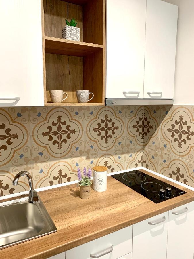 Sol Lux Studio Apartments 2Nd Floor Дуррес Екстер'єр фото
